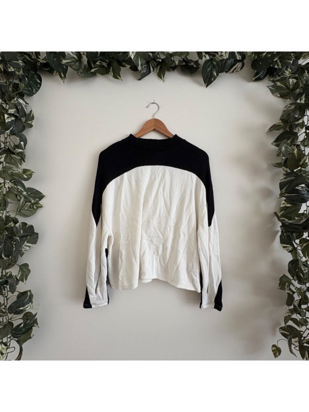 Adrianna Papell Crewneck Knit Colorblock Sweater B/W Women’s Size S